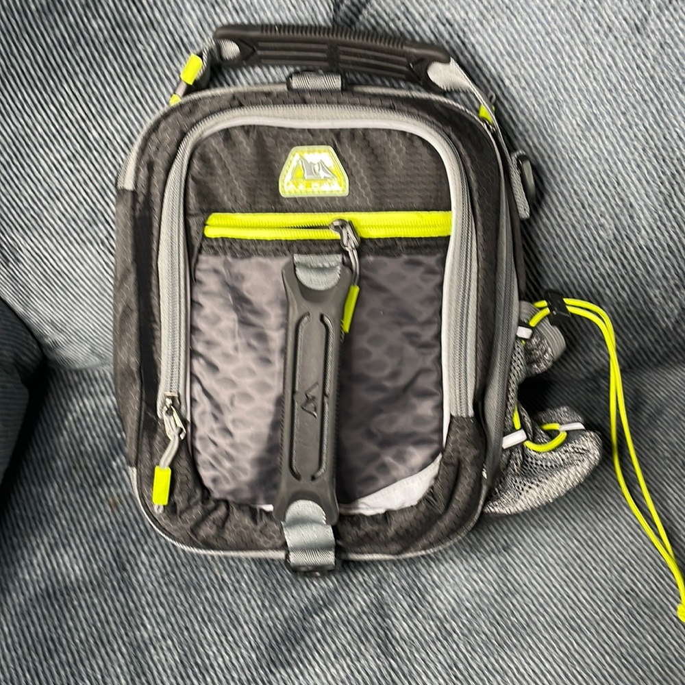 Arctic zone pro lunch box (does not have beverage bottle)